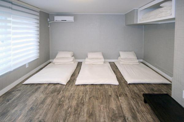Crib 49 Guesthouse - Foreigner Only Seúl Exterior foto